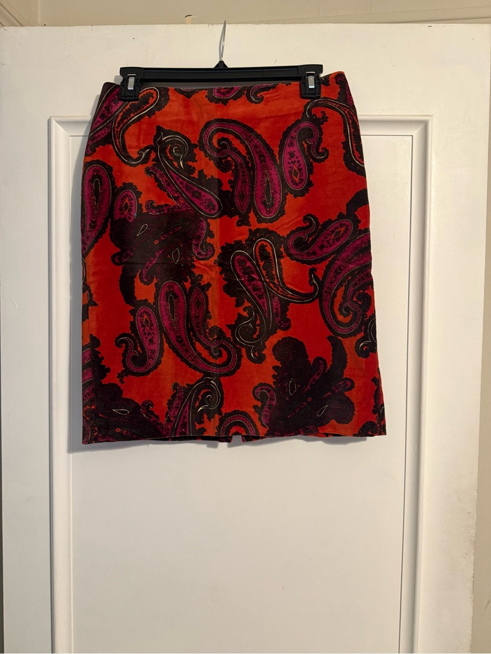 Women’s Red Paisley Talbots Skiry